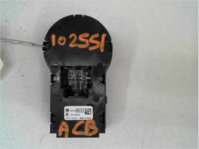 Bestellung Beleuchtung Gebraucht OPEL KARL Phase 1 - 1.0i 75 PS - - Bild 2 von 3