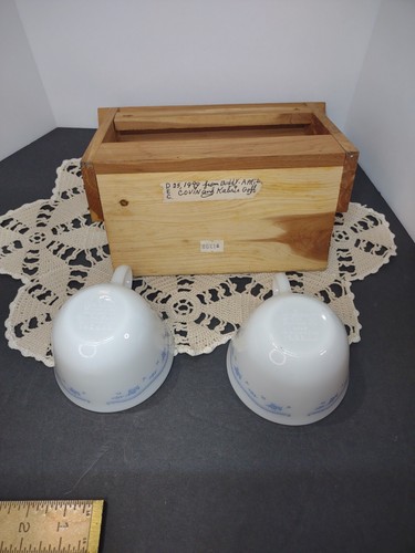 Vintage Wooden West Virginia coffee house and pyrex cups - Picture 4 of 13