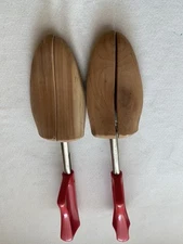 VTG Rochester NY Travel Tree Shoe Keepers Stretchers Cedar Wood #4 Red Handle