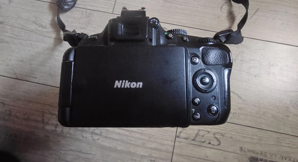 Nikon DSLR Kamera D5200 Gehäuse / Body + AF-S Nikkor 18-105mm 1:3.5-5.6G - Bild 3 von 4