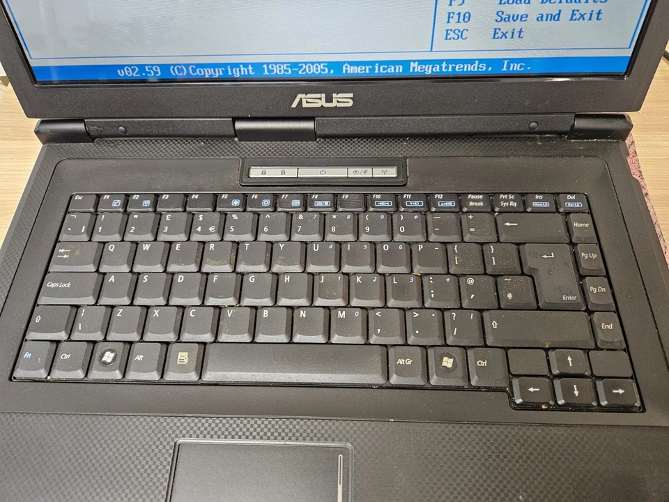 ASUS X58L Laptop - Intel Celeron M 575 - 2GB Ram - No Storage - Image 4 of 4