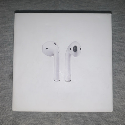 Apple AirPods Wireless Charging Case Bluetooth In-Ear Built-In Mic White