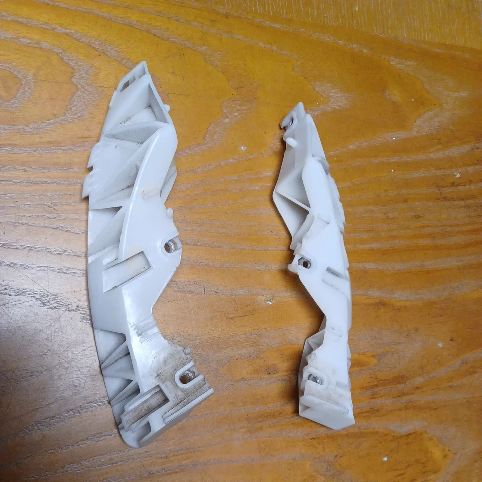 ✅️INFINITI G37 G35 SEDAN Cubierta de parachoques delantero Soporte de montaje lado derecho-derecho Foto 3 de 4