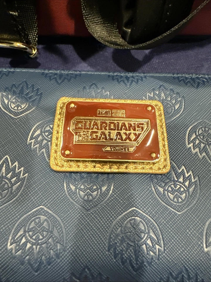 NUEVO CON ETIQUETAS Marvel Iron Man Cosplay Mini Mochila y Marvel Guardians Loungefly Cartera Foto 3 de 4