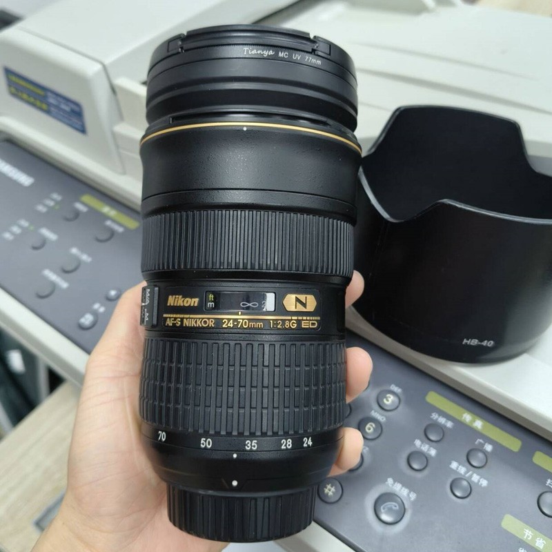 Nikon AF-S 24-70mm F/2.8 G ED Lens + Front and rear covers w/ Hood