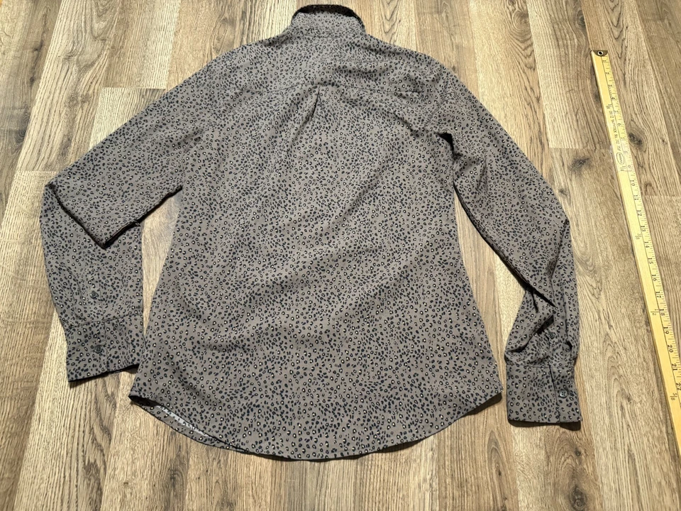 Camisa Merona, Mujer Talla XS, Marrón Negro Tostado, Estampado Animal, Botón 1/4 Foto 2 de 4