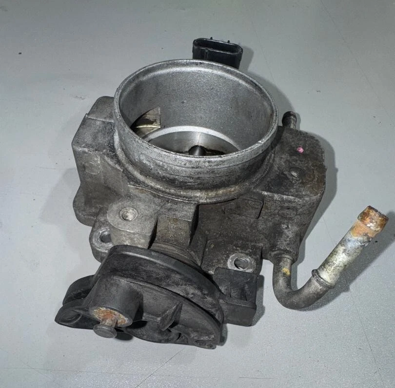 Mazda Tribute 2005 cuerpo del acelerador 3,0 litros V6 original fabricante de equipos originales pieza usada Foto 3 de 4