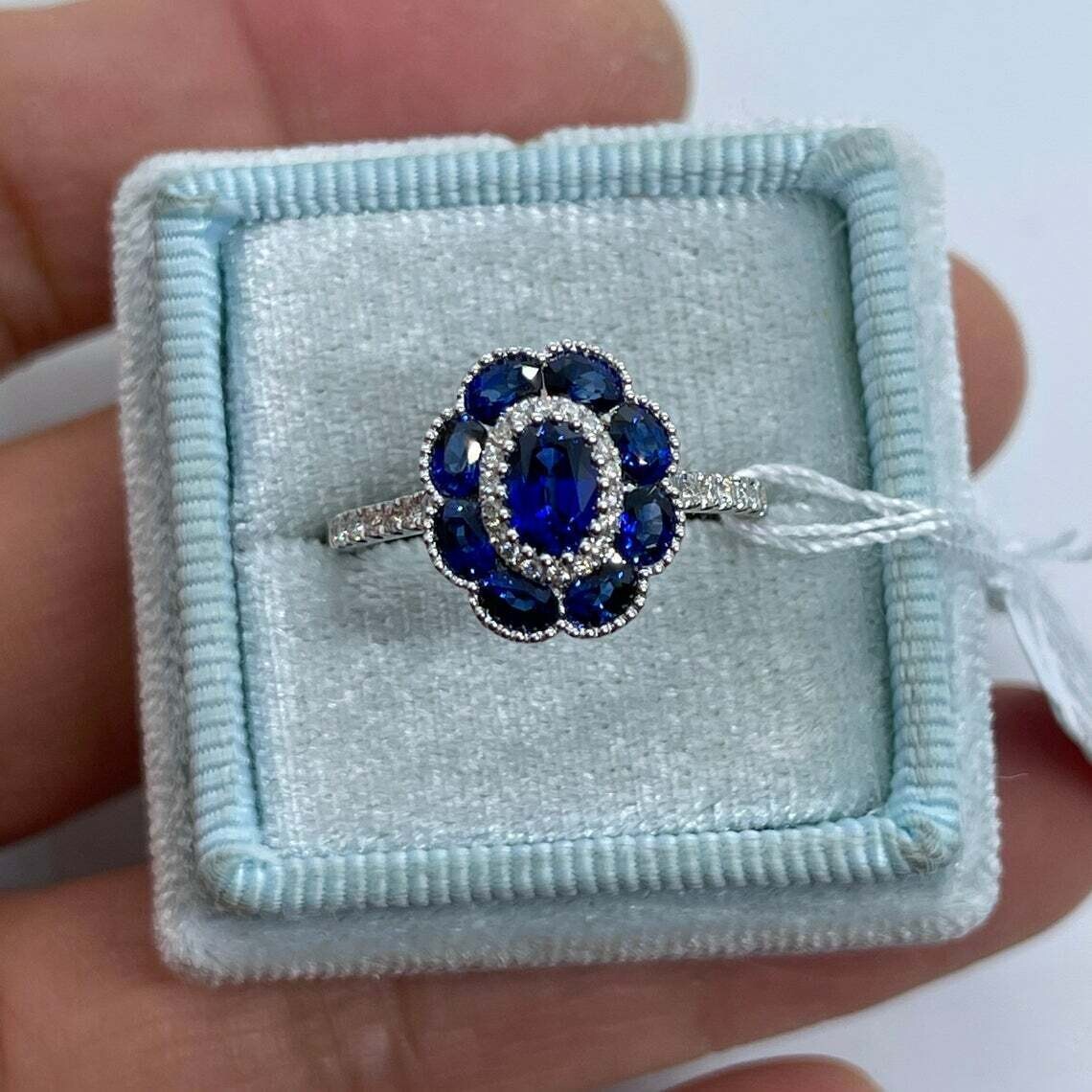 Anillo Halo Diamante de Zafiro Azul de 2 quilates Corte Ovalado Creado en Laboratorio enchapado en Oro Blanco 14K