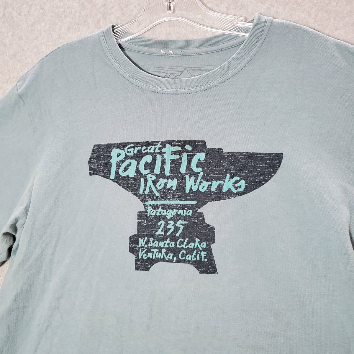 Patagonia Men T-Shirt Medium Blue Great Pacific Iron Works Graphic