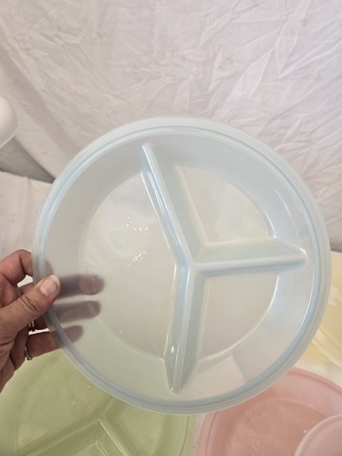 Microwave Divided Plates With Vented Lids Set of 4 Assorted Colors - Picture 6 of 13