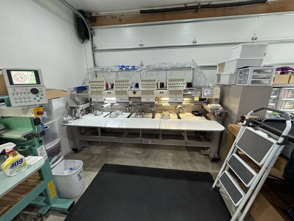 Máquina de bordar SWF 1504 4 cabezales con accesorios Foto 2 de 4