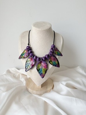 Statement Kette Blätter bunt lila handgemacht Boho Halskette Keramik-Optik