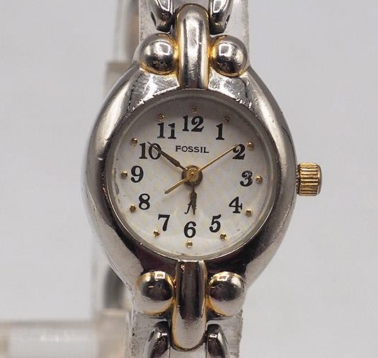 激レア☆FOSSIL f2 シークレットウォッチ　ジュエリーウォッチ Beautiful Fossil F2 Bracelet Quartz Ladies Watch With New