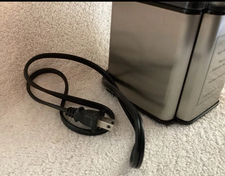 Molinillo de café central Cuisinart Grind capacidad de 18 tazas DCG-12BC Foto 4 de 4