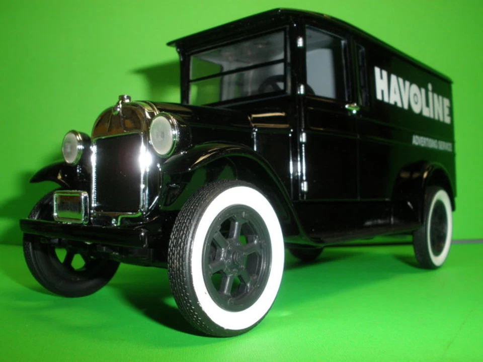 TEXACO 1927 GRAHAM PANEL DELIVERY TRUCK REG & SPECIAL SET 2003 #20 in Series C - Image 3 of 4