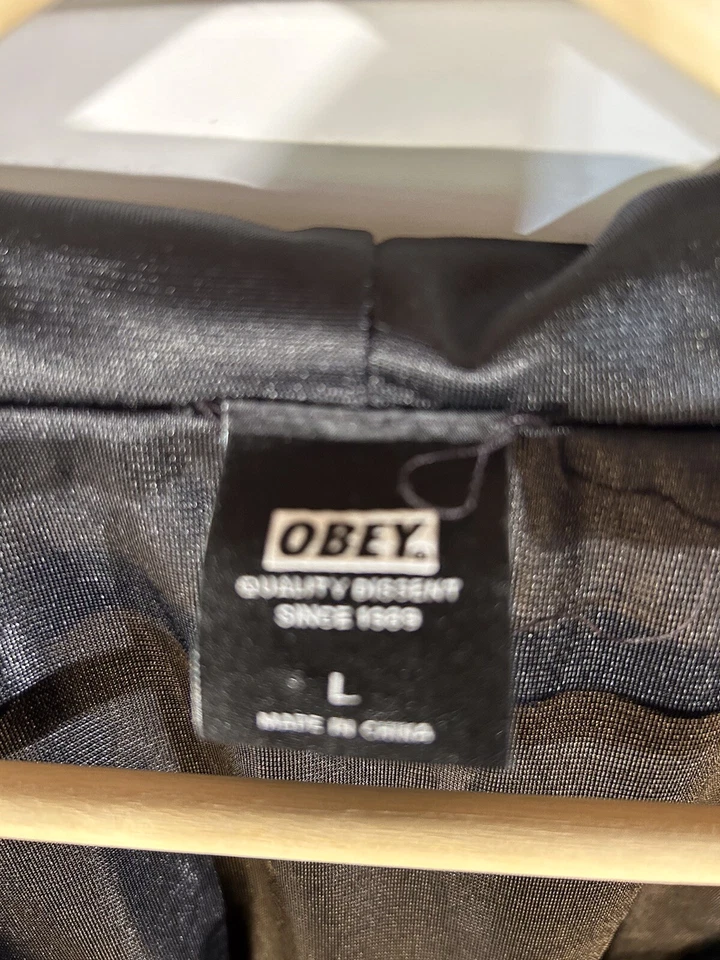 Chaqueta Obey talla L Rara Foto 3 de 4