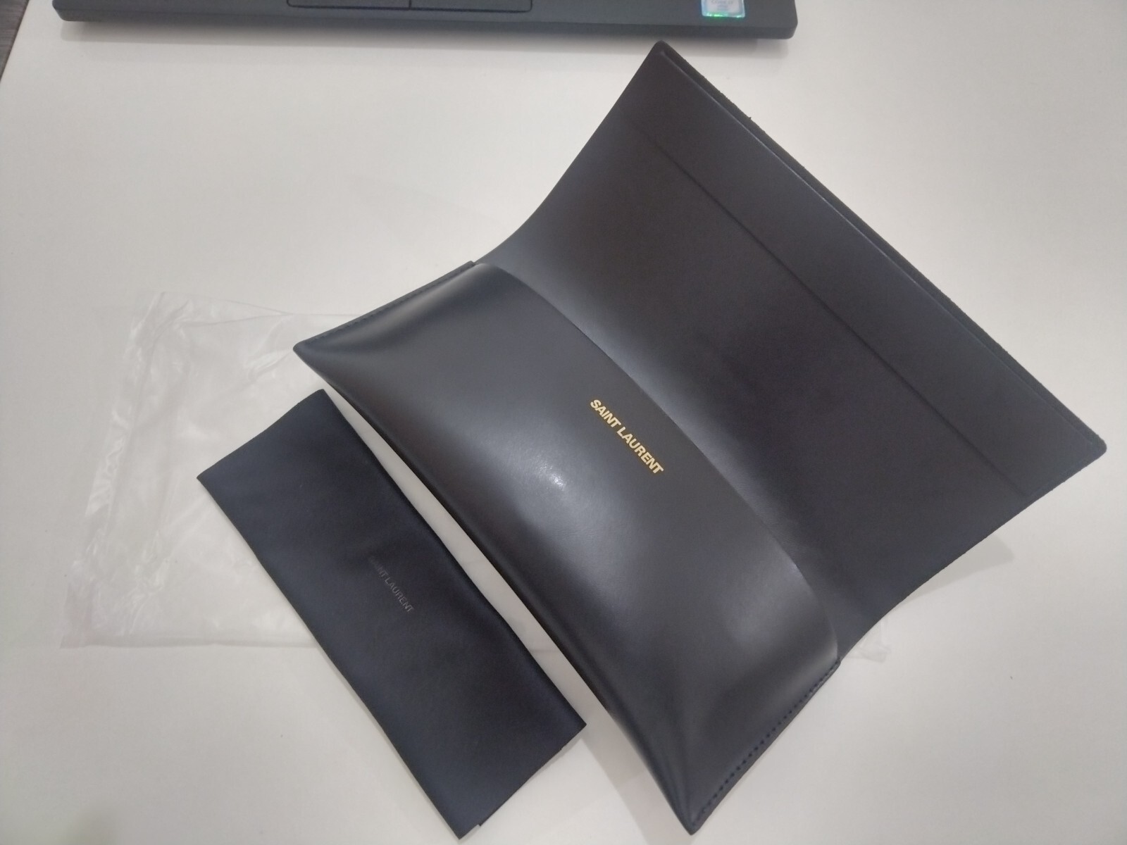 Custodia per occhiali da sole YSL Saint Laurent in pelle nera nuova