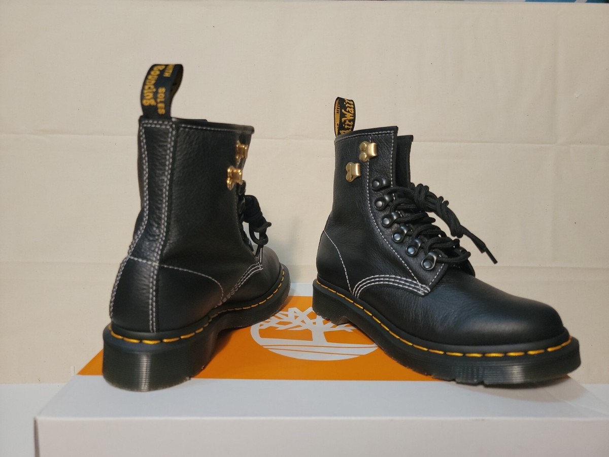 DR. MARTENS WOMEN'S 1460 HARDWARE BLACK VIRGINIA LEATHER