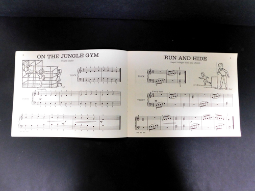 Piano Student Music Book 1943 "Tricks and Treats" by J.R. Davis Ex. VTG Cond. - Picture 3 of 4