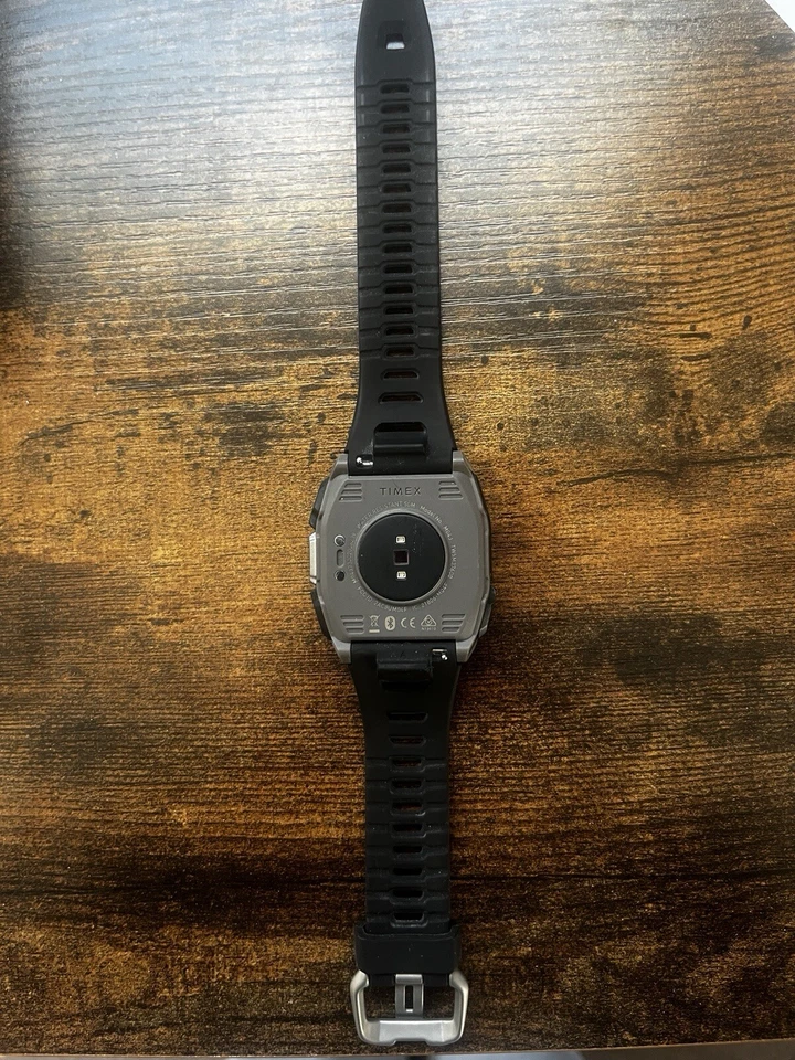 Reloj GPS Timex Ironman R300 - Gris/Negro (TW5M40300IQ) Foto 3 de 3