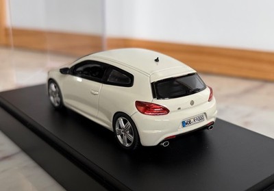 1:43 VW SCIROCCO R  WEISS  2010  SEHR SELTEN  MIT VITRINE