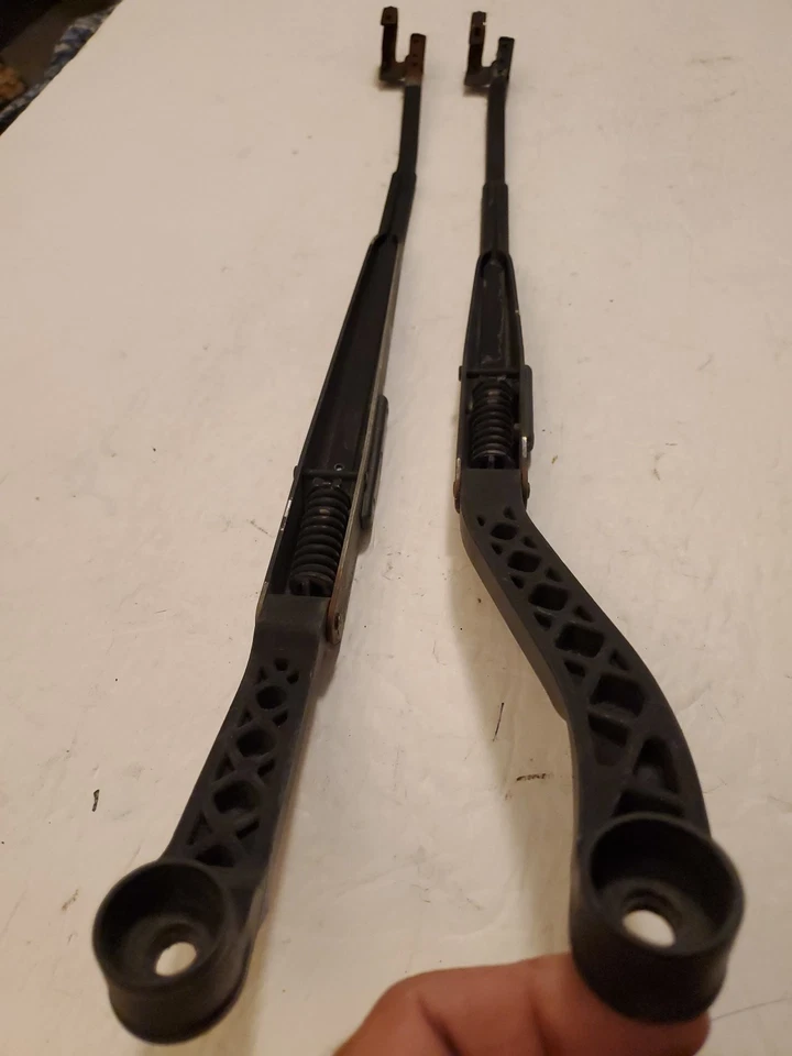 TOYOTA CELICA 1994-1999 BRAZOS LIMPIAPARABRISAS DELANTERO IZQUIERDO Y DERECHO OEM  Foto 2 de 4