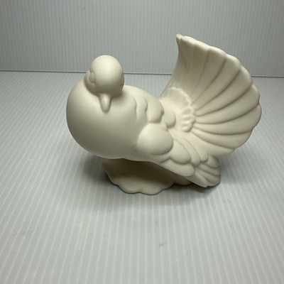 Vtg Porcelain Dove W/Fantail Posee EUC