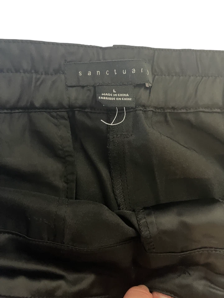 Santuario. Pantalón de vestir satinado negro para mujer. Talla L. Nuevo con etiquetas. Foto 3 de 4