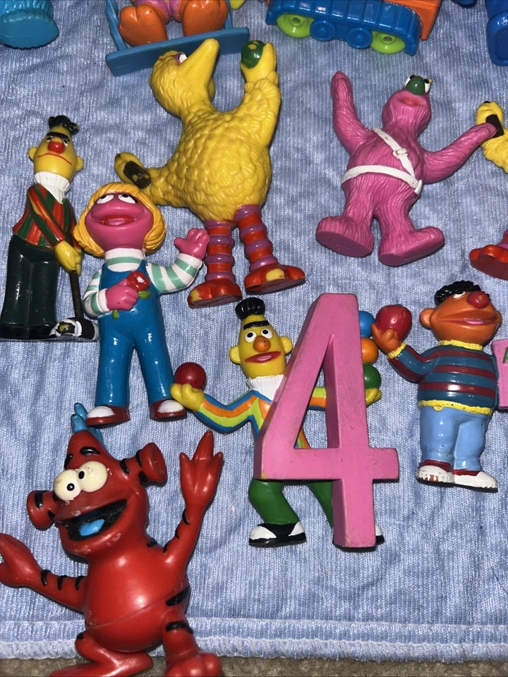 Lote #4 de peluche de figuras de Plaza Sésamo cumpleaños y topadora de metal 1982 vintage Foto 2 de 4