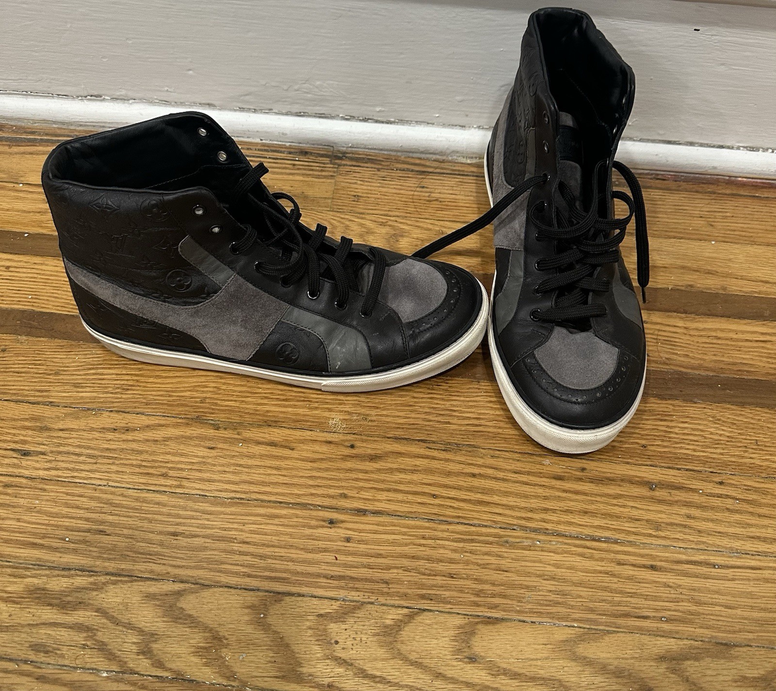 Louis Vuitton Men's High Top Sneakers US 9 1/2 Black Leather