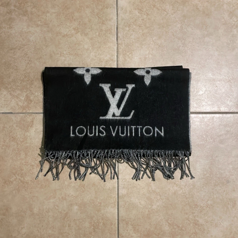 Bufanda negra Louis Vuitton (LV) cachemir Reykjavik de segunda mano Foto 3 de 4