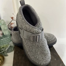 Chaco Ramble Fluff Indoor Outdoor Slipper Boots  Light Gray Women’s Sz US 7