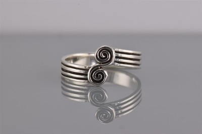 Sterling Silber gewirbelte Spirale dreifach gerippt Bypass Band Ring 925 Gr: 8