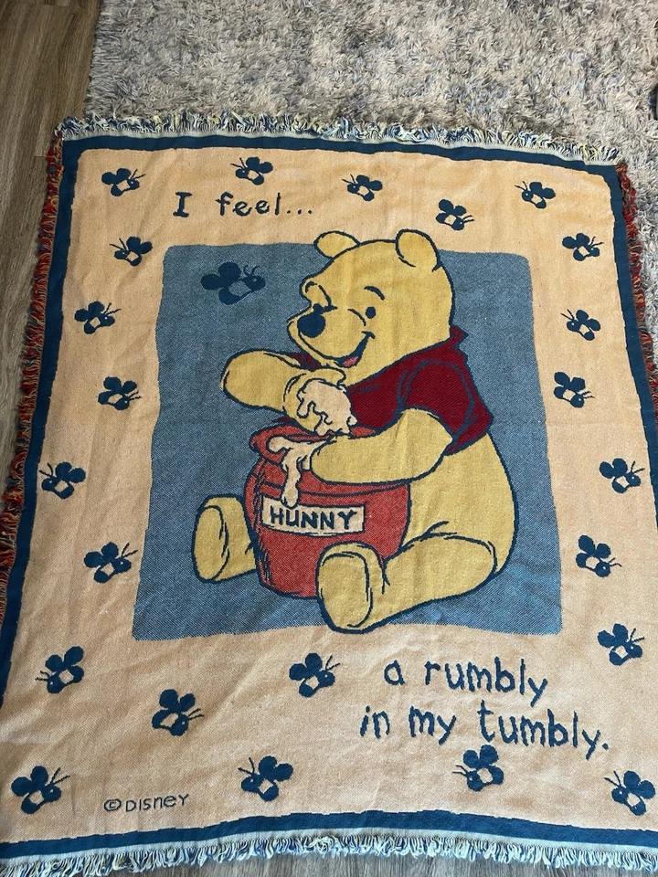 Manta Beacon Disney Winnie the Pooh manta usada Rumbly In My Tumbly Foto 2 de 4