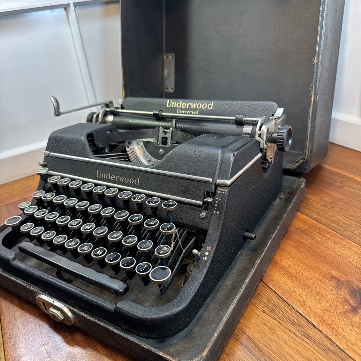 Vintage 1936 Classic Underwood UNIVERSAL Portable Typewriter works