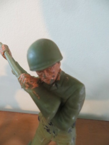 LOUIS MARX & CO. GREEN & GREY MILITARY SOLDERS VINTAGE FIGURAL FIGHTING ARMY MEN - Picture 6 of 11