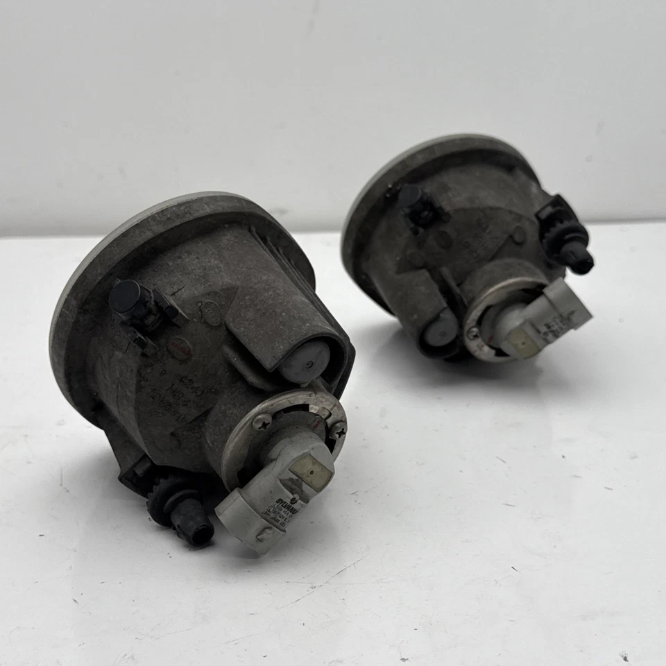 03-08 PONTIAC VIBE LEFT&RIGHT Side Fog-Driving Bumper Mounted Light Pair - Image 3 of 4