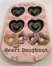 Nuevo Wilton Heart Minicake Donut Molde Antiadherente Sartén 6 cavidades en forma de corazón
