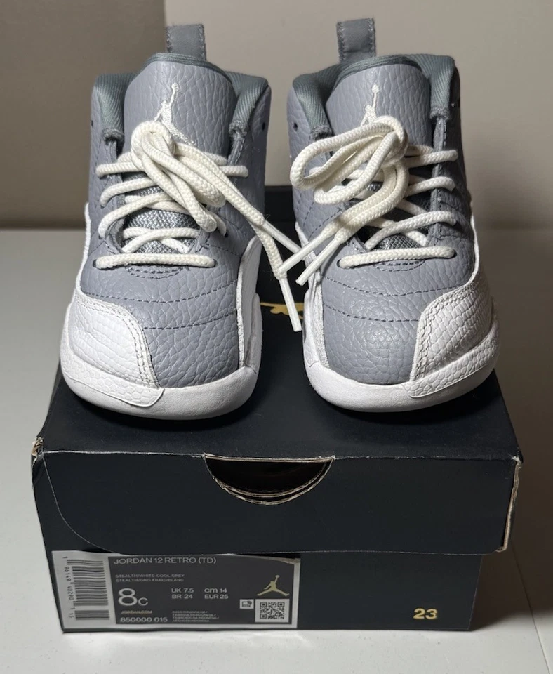 Jordan 12 Retro TD Niño Pequeño Talla 8c #850000-015 Stealth/Blanco-Gris Frío Foto 2 de 4