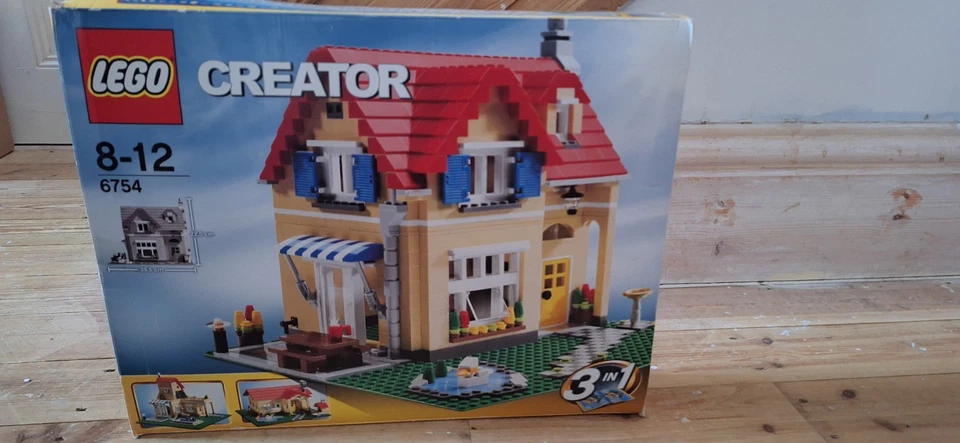 LEGO Creator 6754 Family Home, photo 1 of 2
