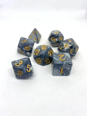 DICE4FRIENDS 7-teiliges RPG Würfelset Pearl: Grey/Gold