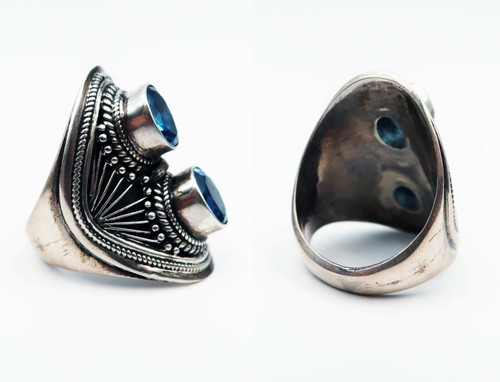Bague tibétaine en argent ouvragé sertie de topazes bleues facettées - Picture 2 of 6
