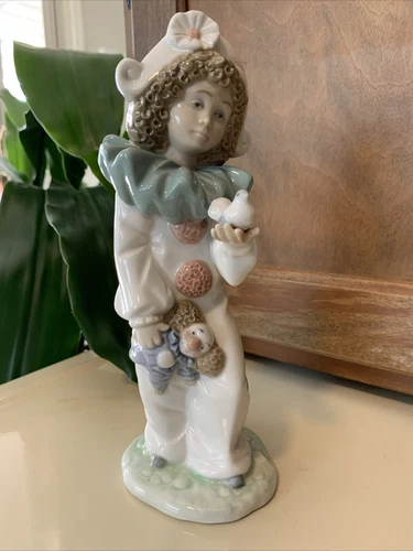 Vintage Lladro Nao Spanish Pierrot Clown Figurine ~ Bird in Hand ~ Excellent