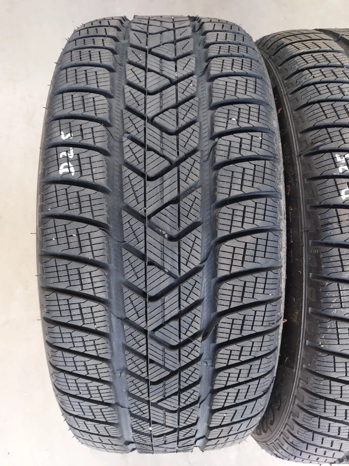 2x 255/45R20 105V Pirelli Scorpion Winter - Démontage, Complet Profile - Photo 2/2