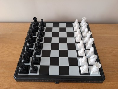 Discovery Toys - The Right Moves Self Teaching Chess Set 1995