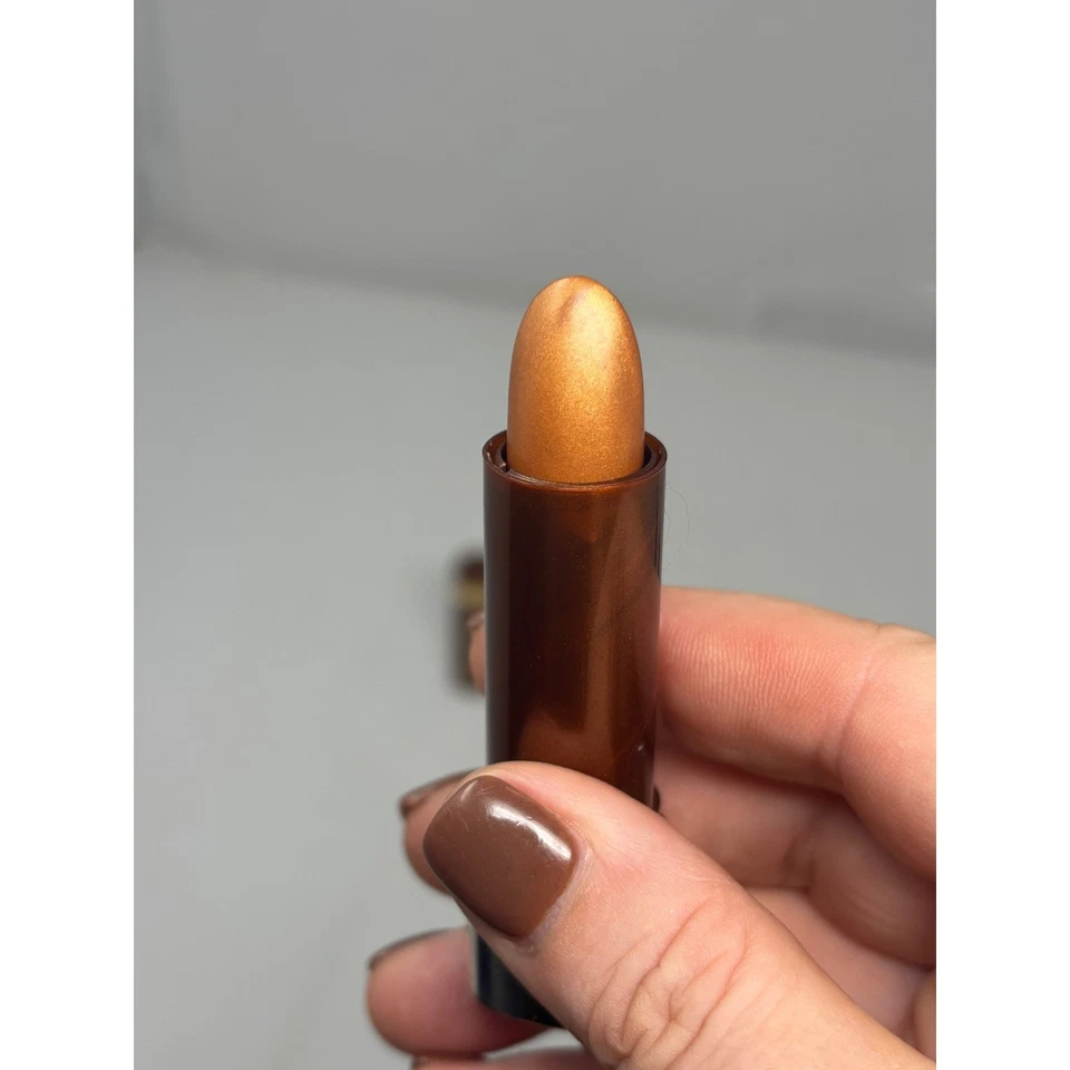 Lápiz labial Fashion Fair Confidence 8143A bronce metálico brillo larga duración Foto 2 de 4