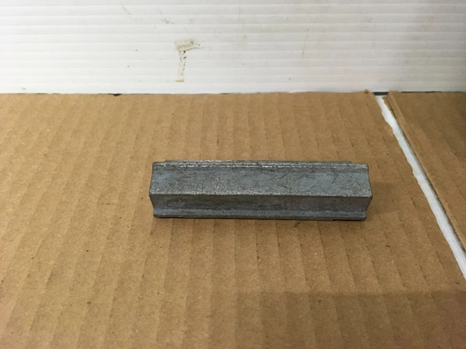 Новый из старых запасов ключ суппорта переднего тормоза GM C30 C3500 G30 K30 P30 Express 14023439 - Изображение 3 из 4