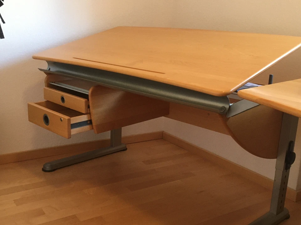 Schreibtisch höhenverstellbar, mit Lampe, Stuhl u. Tischergänzung, ab Schulkind