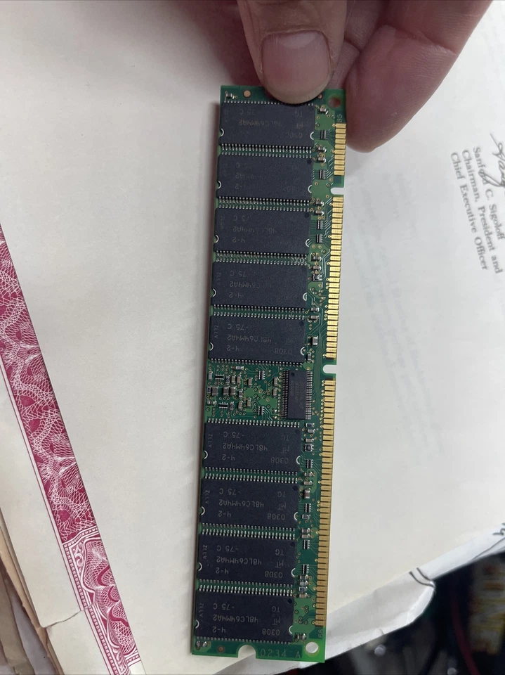 Crucial MT18LSDT6472G-133D2 PC133R-333-542-G2 512MB, SYNCH,133MHz, CL3, ECC, REG - Image 4 of 4