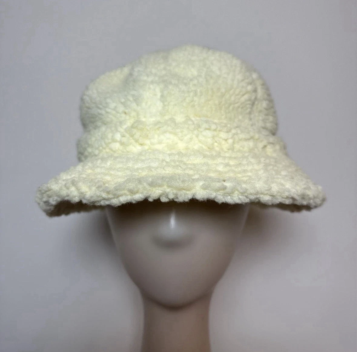 Stüssy Cream Sherpa Bucket Hat. Size S/M